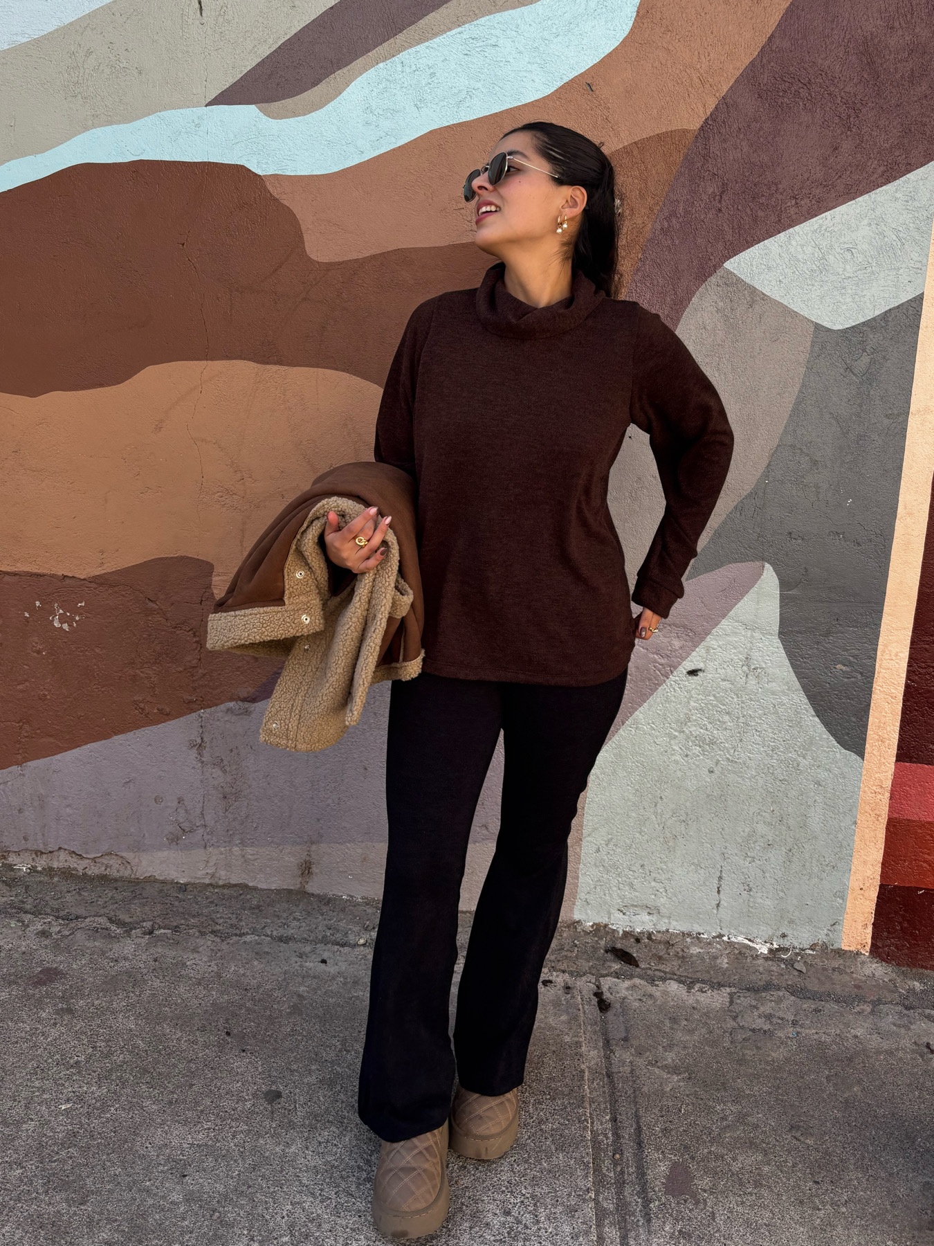 Conjunto Bucarest Lanilla Chaleco Café Pantalón Negro